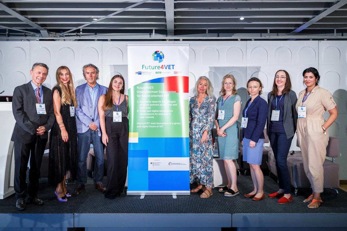 Foto der Kick-off-Veranstaltung Future4VET, Gruppenbild mit sieben Frauen und zwei Männern