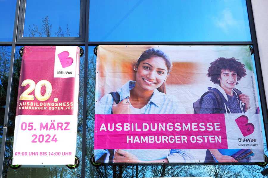Plakat mit zwei Jugendlichen (w/m) als Werbung für die Ausbildungsmesse Billevue 2024 im Kultur Palast in Billstedt