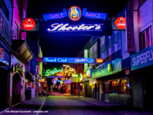 Nachtaufnahme Straße, Große Freiheit in Hamburg