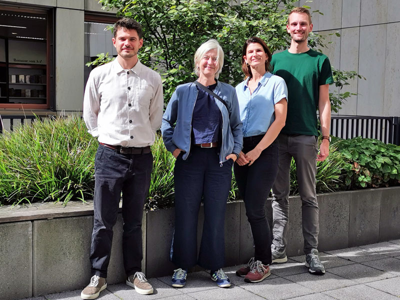 Teambild, vier Personen: Gregor Gusenko, Maike Merten, Alina Weber, Jan Prenger-Auermann