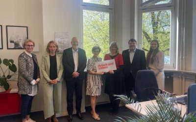 ESF-Projekt Wege in die Welt: Besuch aus Brüssel bei Arbeit und Leben Hamburg …